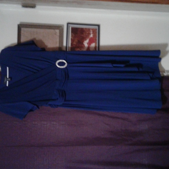 Dresses - Picture 4 of 8